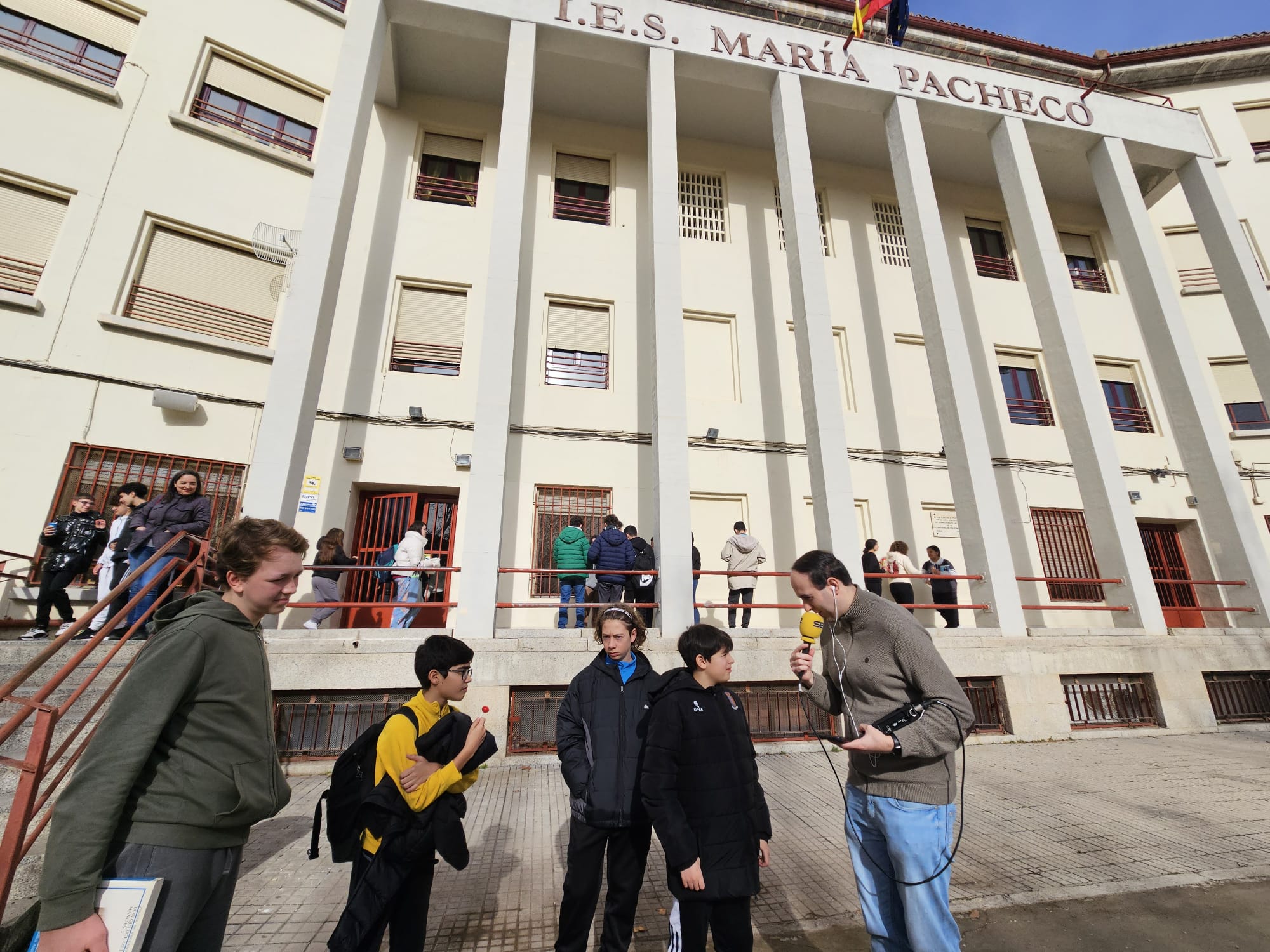 En los recreos de este centro se escucha la radio que hace la propia comunidad educativa