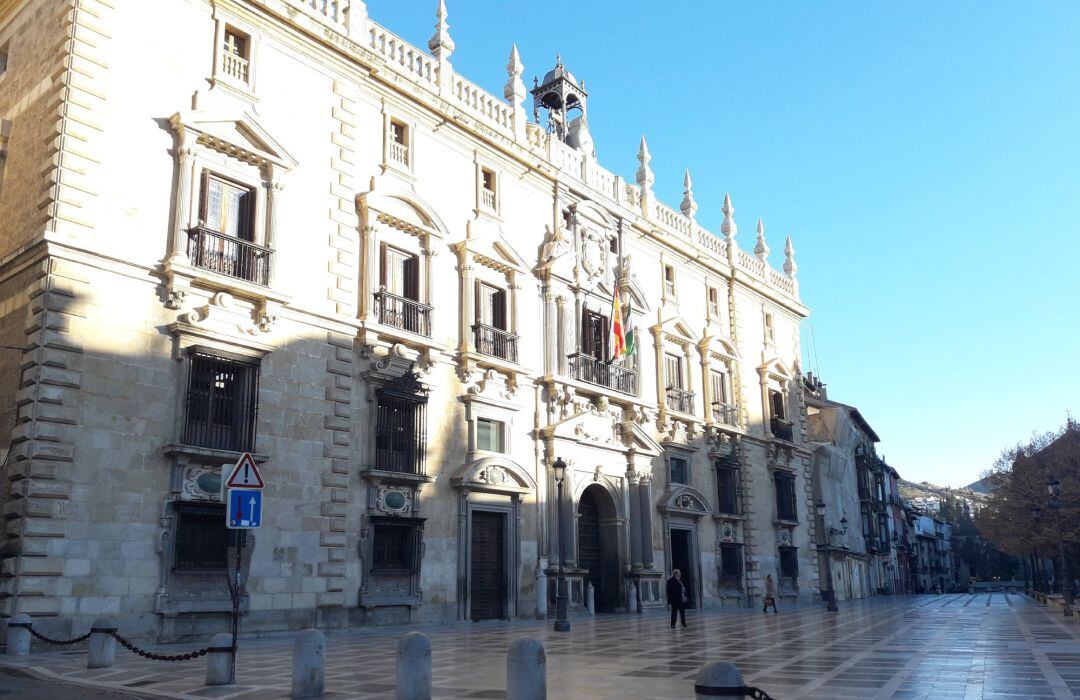 Facha de la sede del TSJA en Granada.