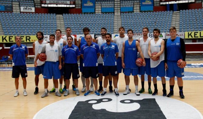 La nueva plantilla del GBC posa en Illunbe en el inicio de la pretemporada