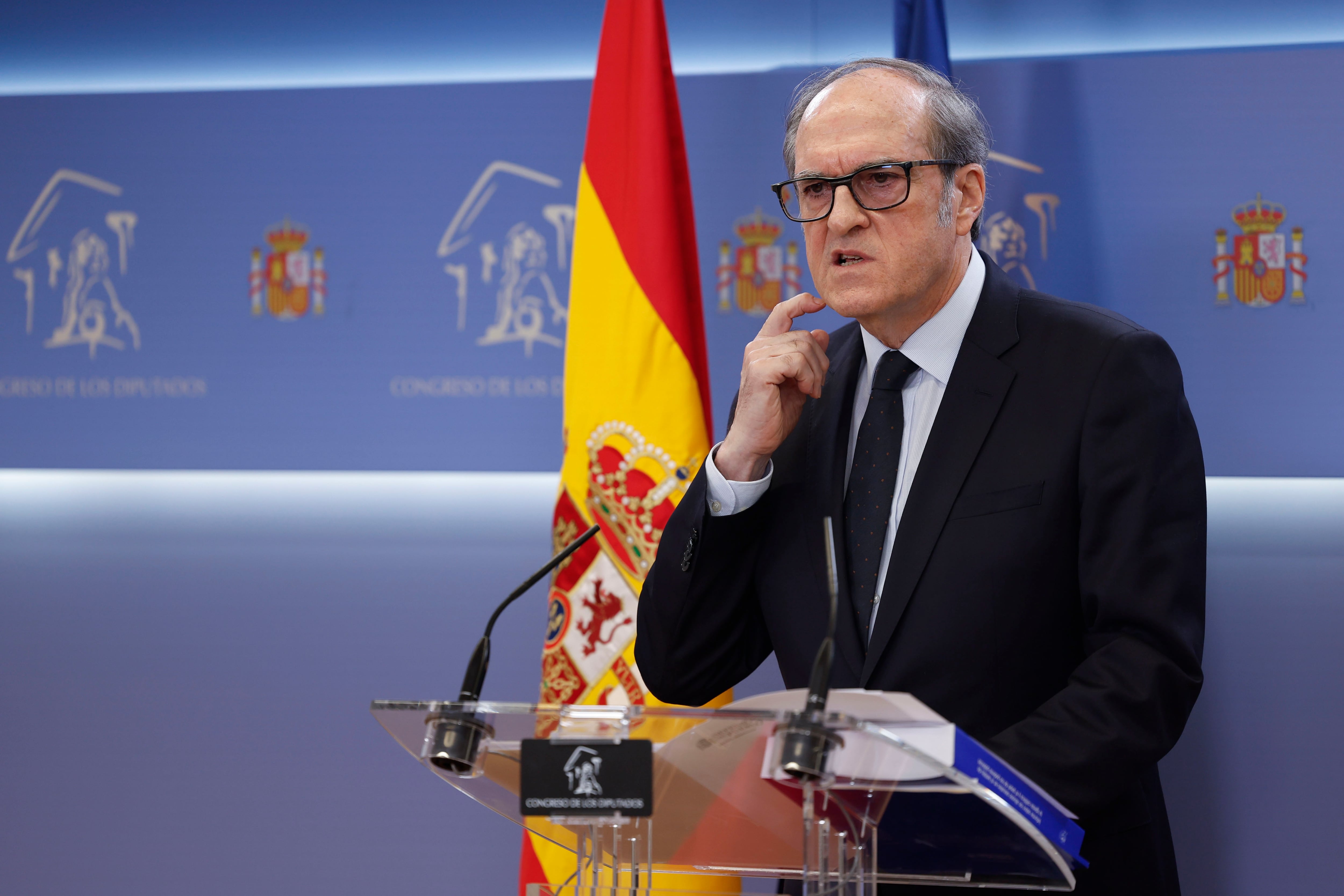 MADRID, 27/10/2023.- El defensor del Pueblo, Ángel Gabilondo, ofrece una rueda de prensa después de entregar el informe del Defensor del Pueblo sobre denuncias por abusos sexuales en el ámbito de la Iglesia católica y el papel de los poderes públicos, este viernes en Congreso de los Diputados en Madrid. EFE/ Mariscal
