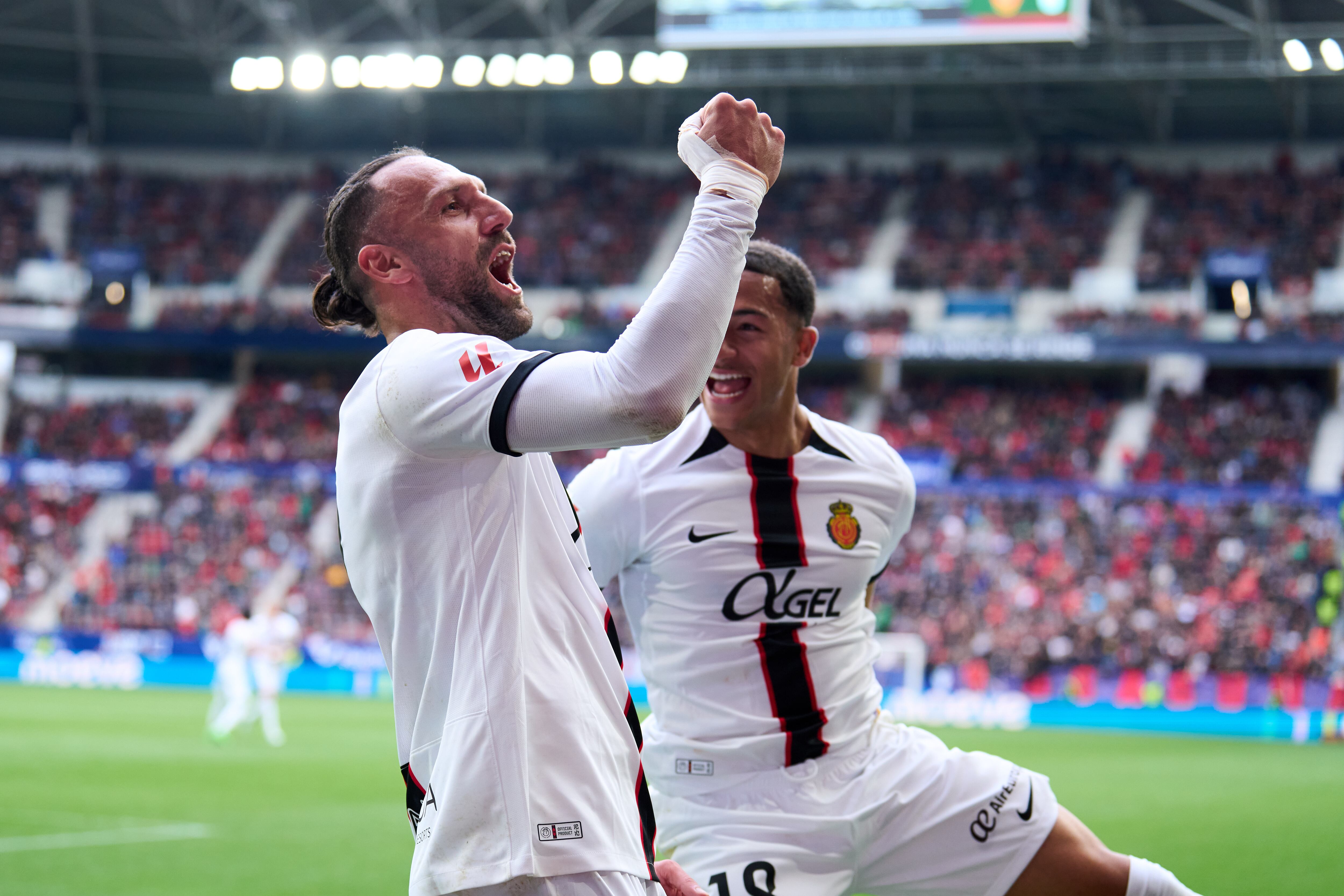 PAMPLONA, SPAIN - MARCH 07: Vedat Muriqi of RCD Mallorca celebrates with teammate Mateo Joseph after scoring his team's first goal during the LaLiga EA Sports match between CA Osasuna and RCD Mallorca at Estadio El Sadar on March 07, 2026 in Pamplona, Spain. (Photo by Juan Manuel Serrano Arce/Getty Images)