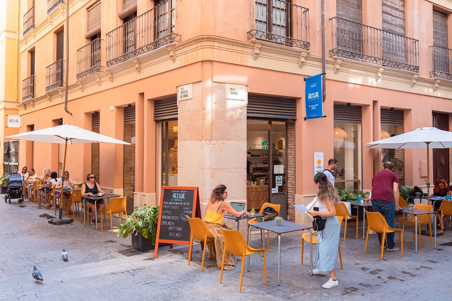 Ana la Fantástica en calle Camas