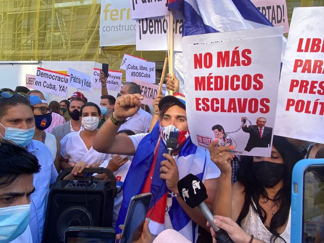 Manifestantes contra el régimen cubano de Castro se reunieron el pasado jueves en Madrid para reclamar un país &quot;libre de comunistas&quot; y visibilizar la &quot;masacre&quot; que se está produciendo con las últimas protestas en Cuba.