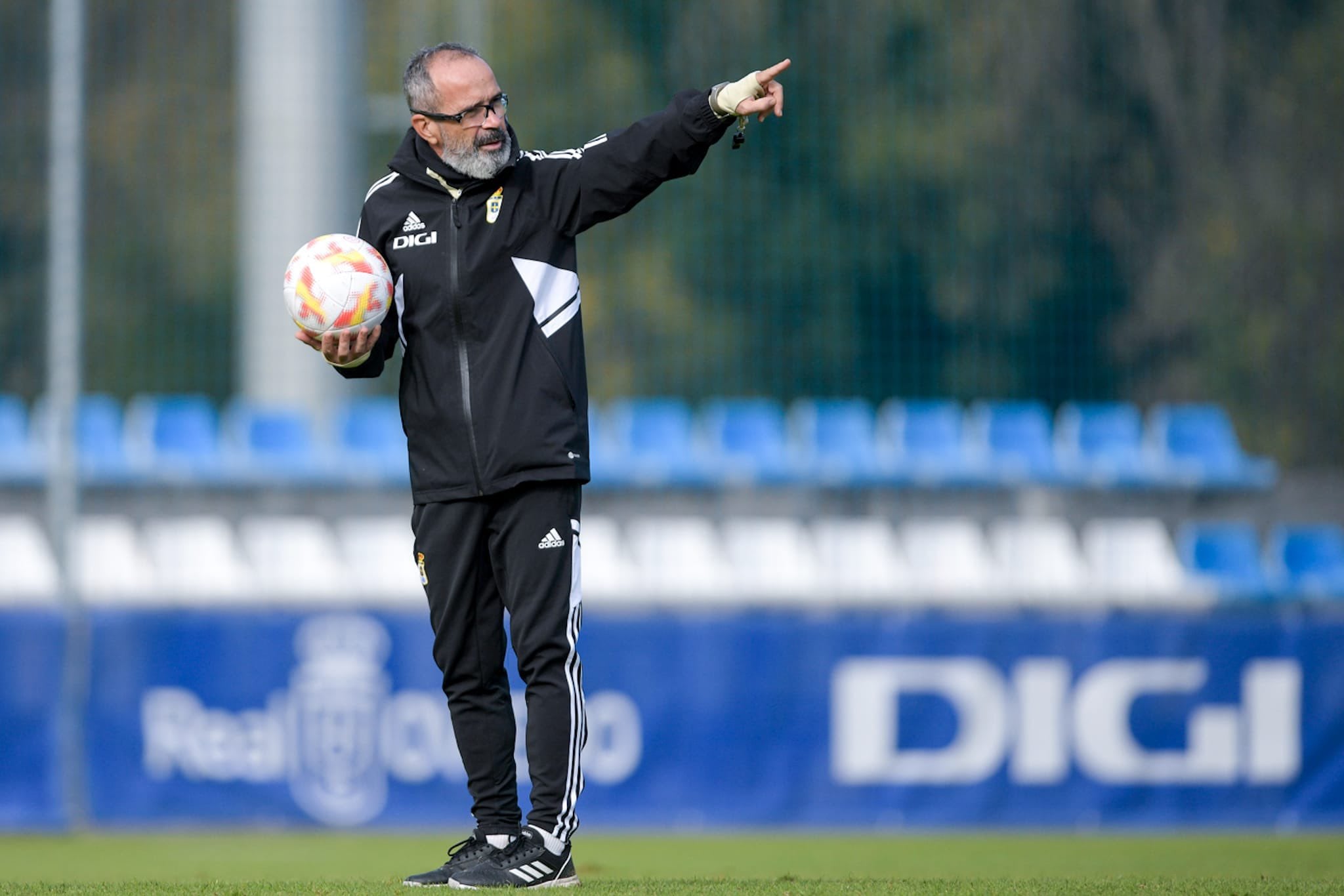 Cervera en un entrenamiento del Real Oviedo