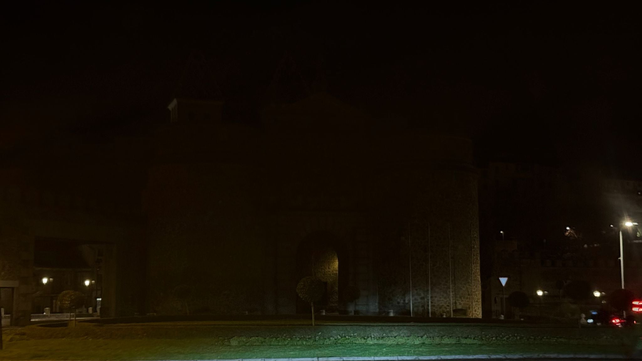 Apagados los principales monumentos de Toledo