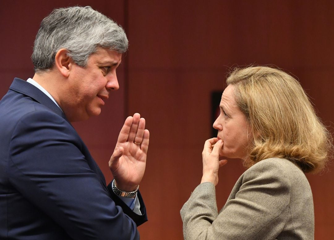 El presidente del Eurogrupo, Mario Centeno y la vicepresidenta tercera de España, Nadia Calviño.