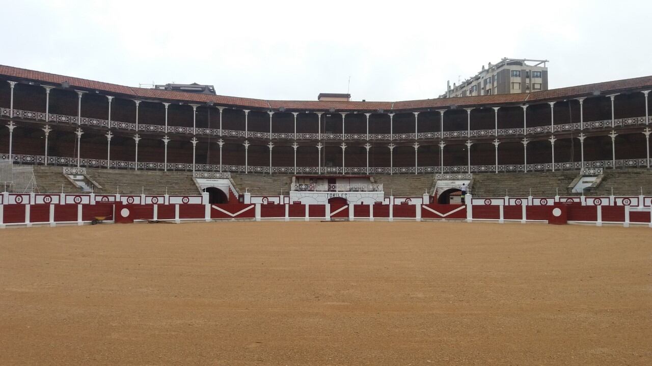 La plaza toros de Gijón, objeto de discusión.