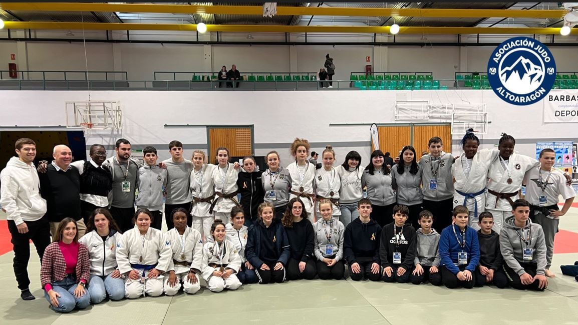Representantes de la Asociación Judo Altoaragón