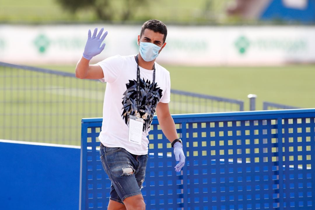 Ángel Rodríguez atiende al entrenamiento del Getafe. 