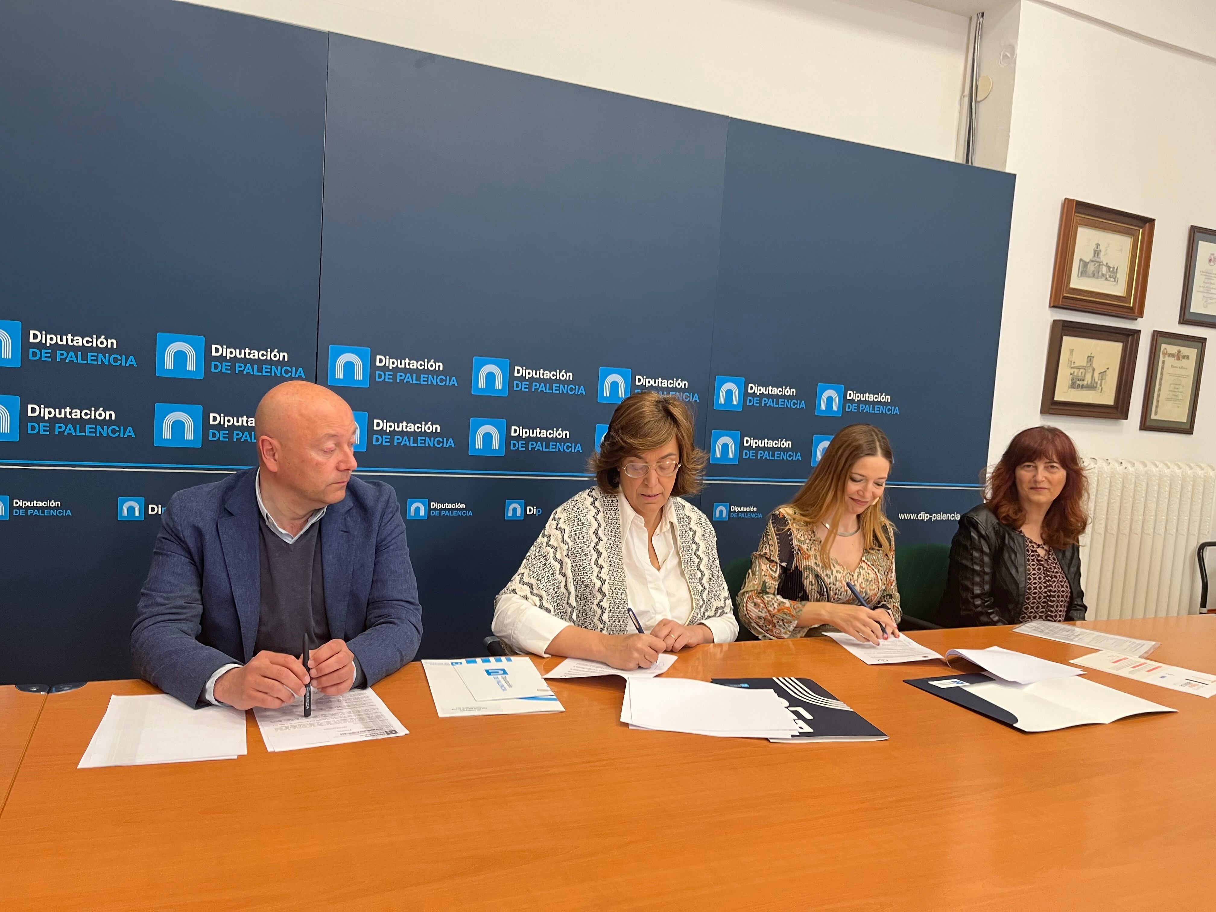 Firma del convenio en la Diputación de Palencia