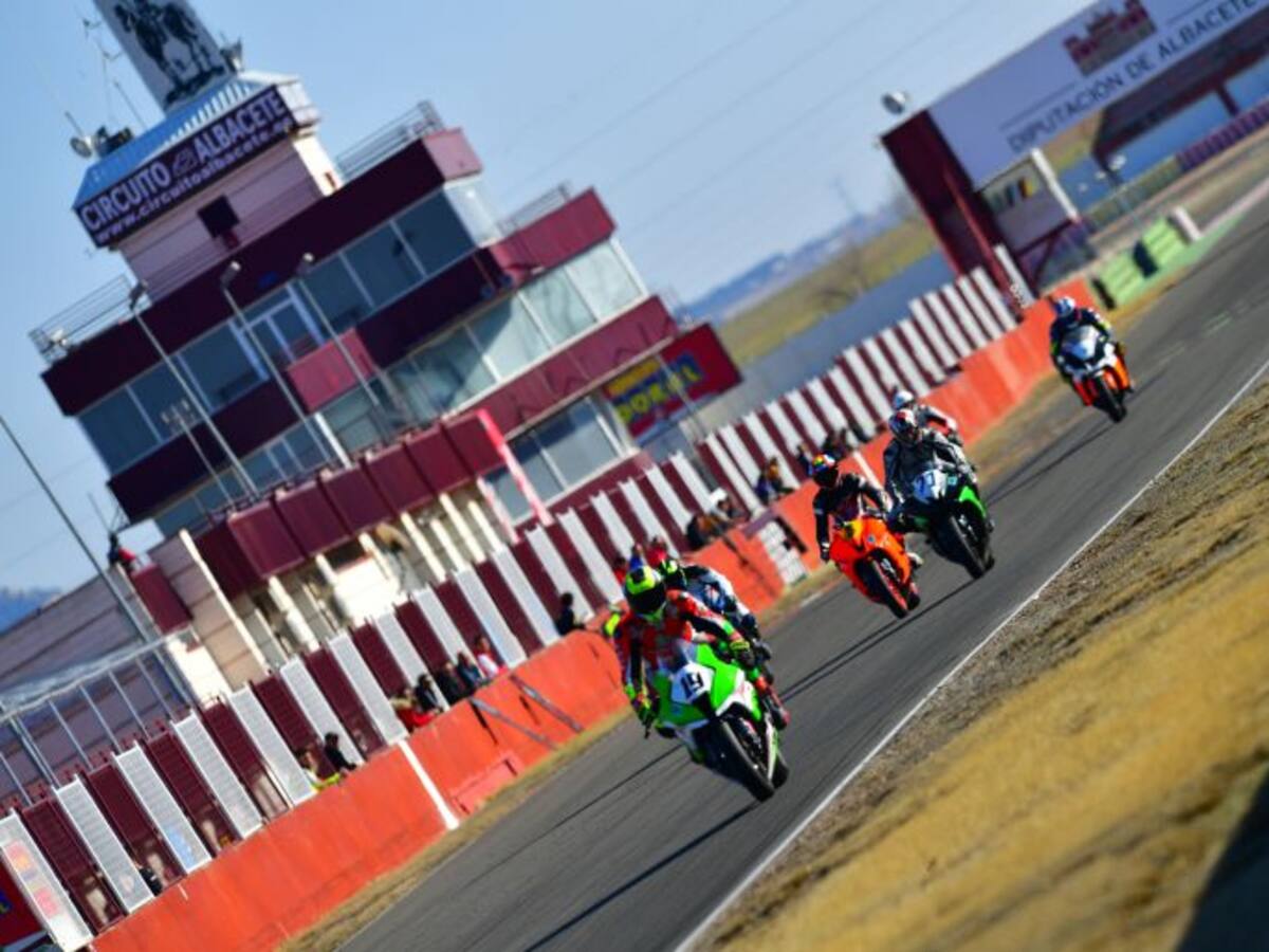 Más de 200 pilotos preparan el Manchego de Velocidad en el Circuito de Albacete