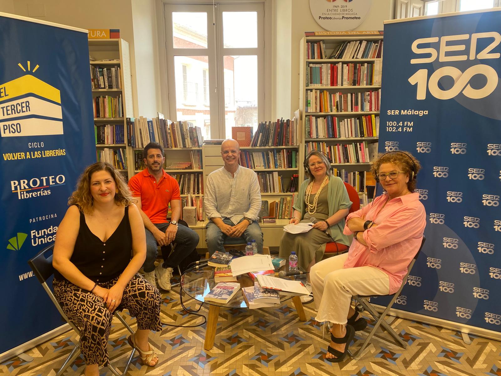 De izquierda a derecha Soraya Romero, Javier Arevi, Agustín Rivera, Esther Luque y Belén Caballero