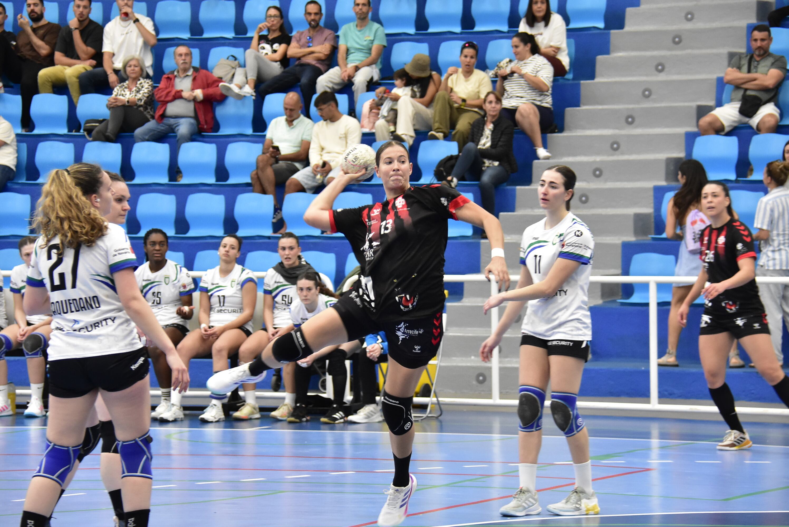 Leticia Cobo durante un partido del CICAR Lanzarote Ciudad de Arrecife.