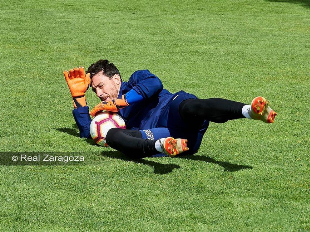 Cristian Álvarez durante un entrenamiento en la Ciudad Deportiva del Real Zaragoza