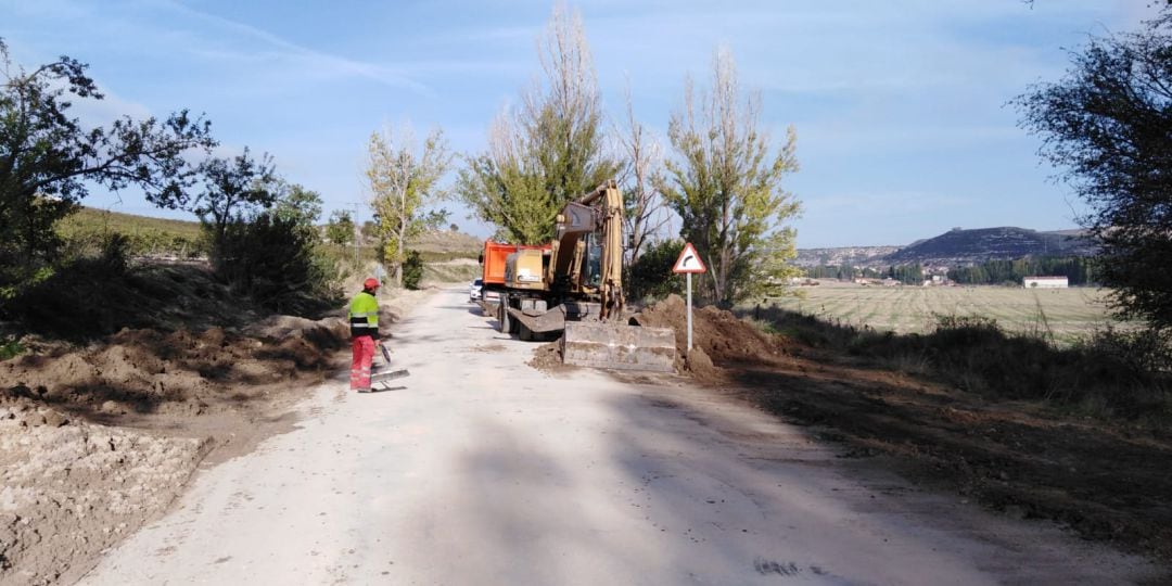 Trabajos de reparación del firme en Pecharromán