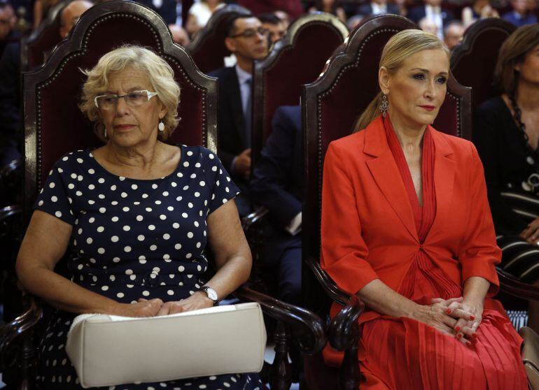 GRA115. MADRID, 06-09-2016.- La alcaldesa de Madrid, Manuela Carmena (i), y la presidenta de la Comunidad de Madrid, Cristina Cifuentes (d), durante la ceremonia de apertura del Año Judicial que preside el rey Felipe VI, esta mañana en la sede del Tribuna