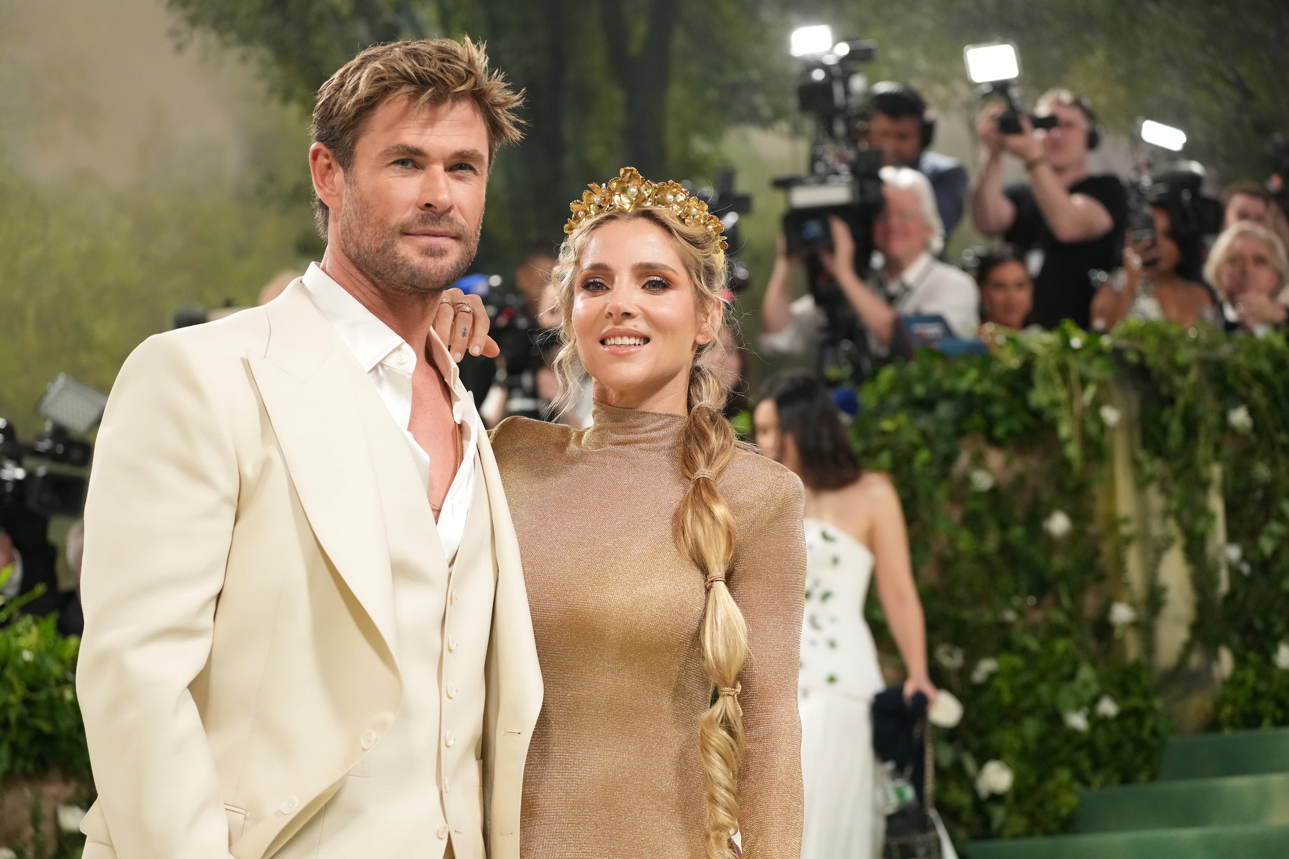 Elsa Pataky y Chris Hemsworth, a su llegada a la gala Met