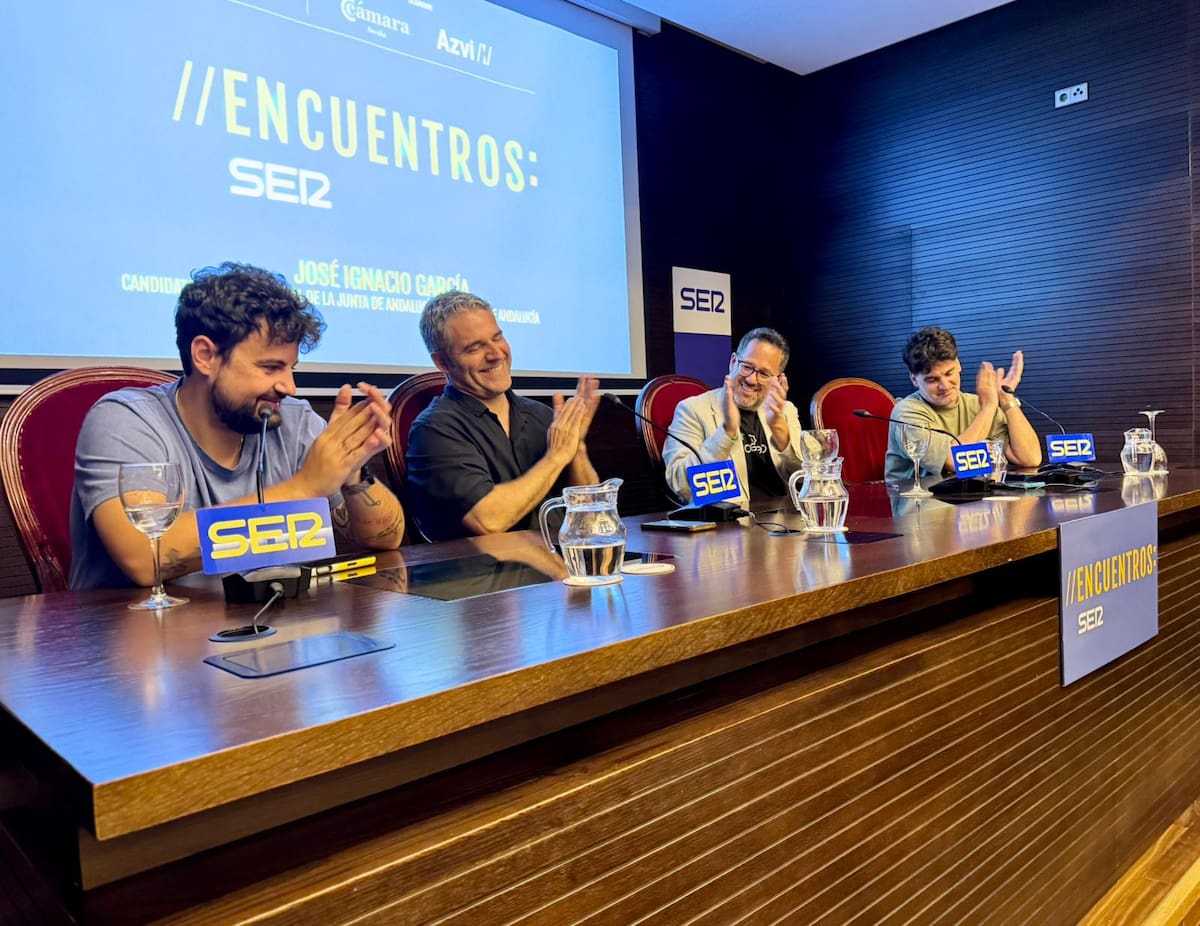 El salón de actos de la Cámara de Comercio de Sevilla ha acogido el Encuentro SER protagonizado por el candidato de Adelante Andalucía a la presidencia de la Junta, José Ignacio García