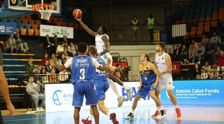 L'Hestia va fer un gran partit tot i encadenar la quarta derrota consecutiva davant d'un rival molt superior.