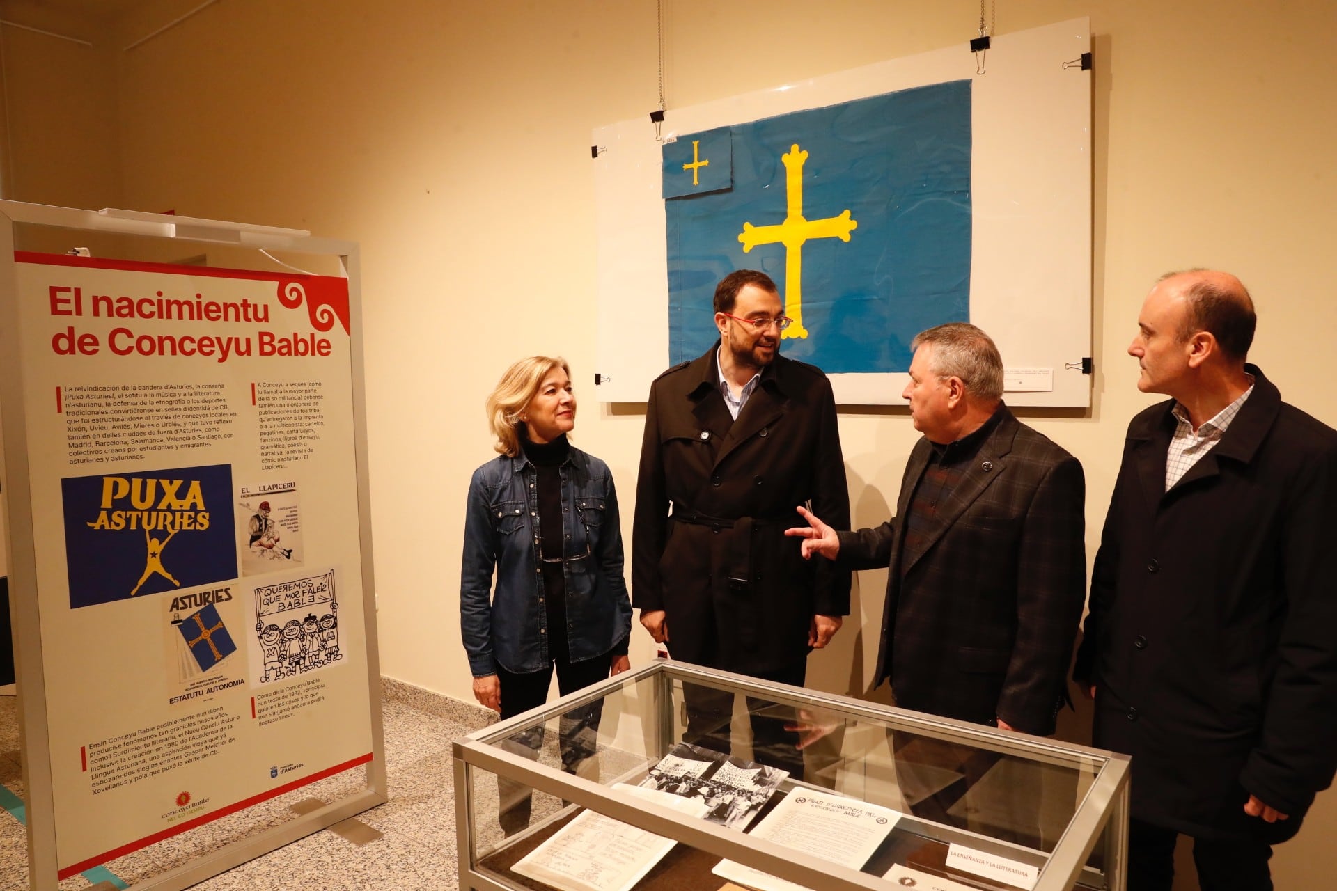 Barbón, este lunes, durante una visita a la exposición dedicada a Conceyu Bable en el Archivo Histórico de Asturias.