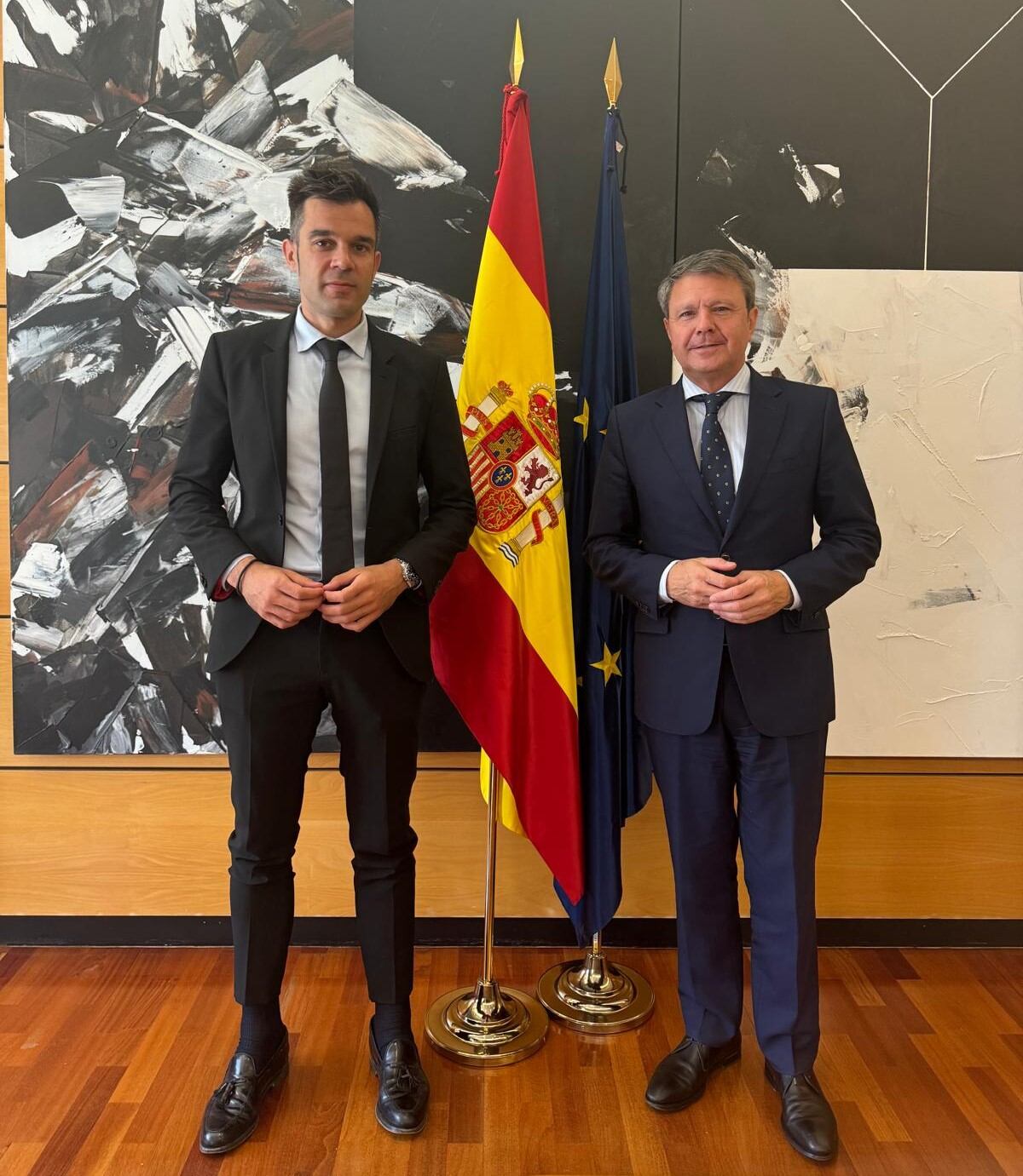 El secretari d'Estat de Transició Energètica, Transports i Mobilitat, David Forné, amb el seu homòleg espanyol, José Antonio Santano