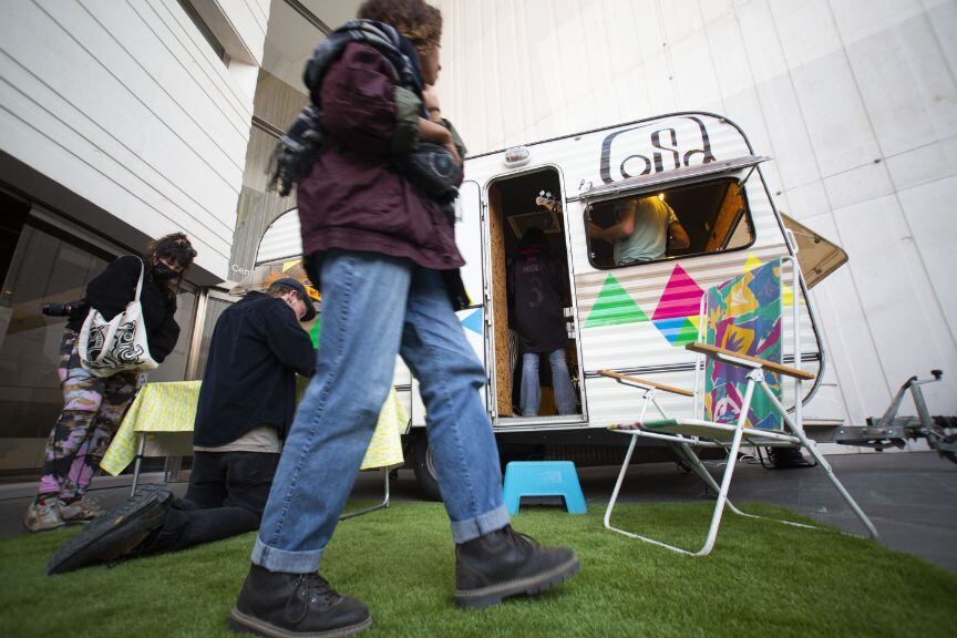 Las actividades estarán a cargo del Colectivo Chico-Trópico, que desarrollará las actividades en La C.O.S.A. (Centro Organizado de Sonido Ambulante), una caravana con instalación de un estudio de sonido