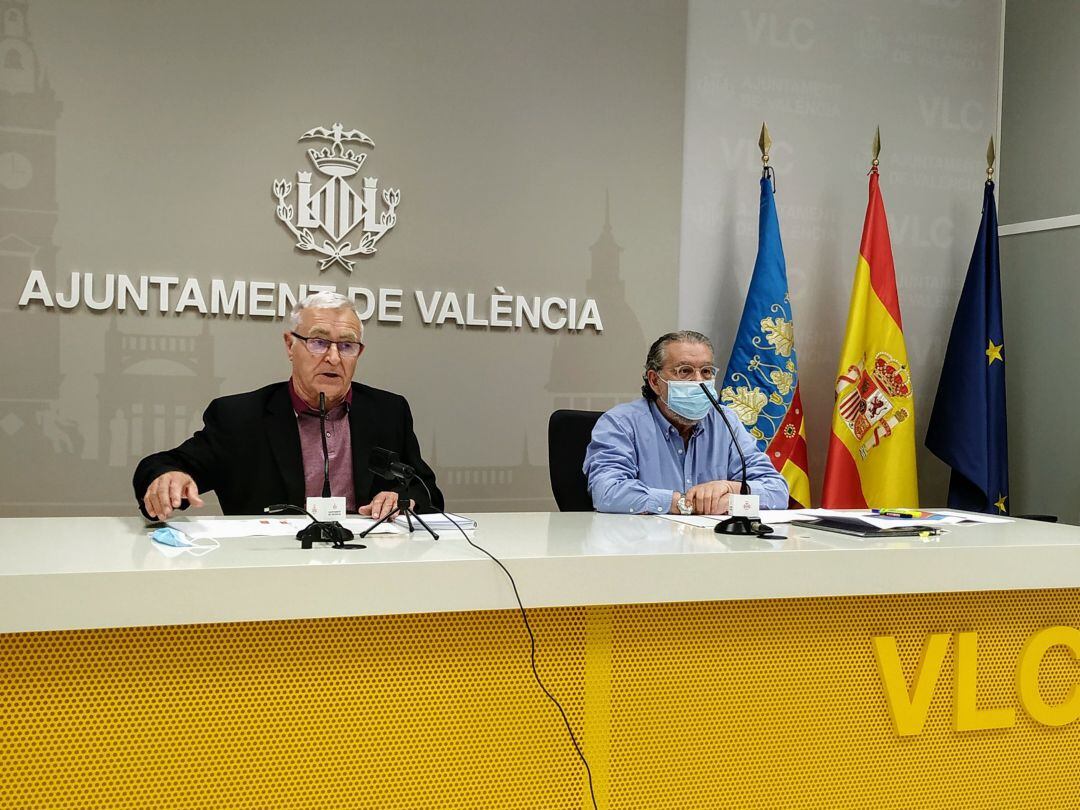 El alcalde de València, Joan Ribó, ha presentado este miércoles junto al concejal de Hacienda, Ramón Vilar, las modificaciones presupuestarias para hacer frente a la crisis del coronavirus.