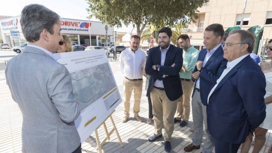 El presidente Fernando López Miras durante la presentación del proyecto de regeneración urbana del barrio de San Antonio en julio de 2018