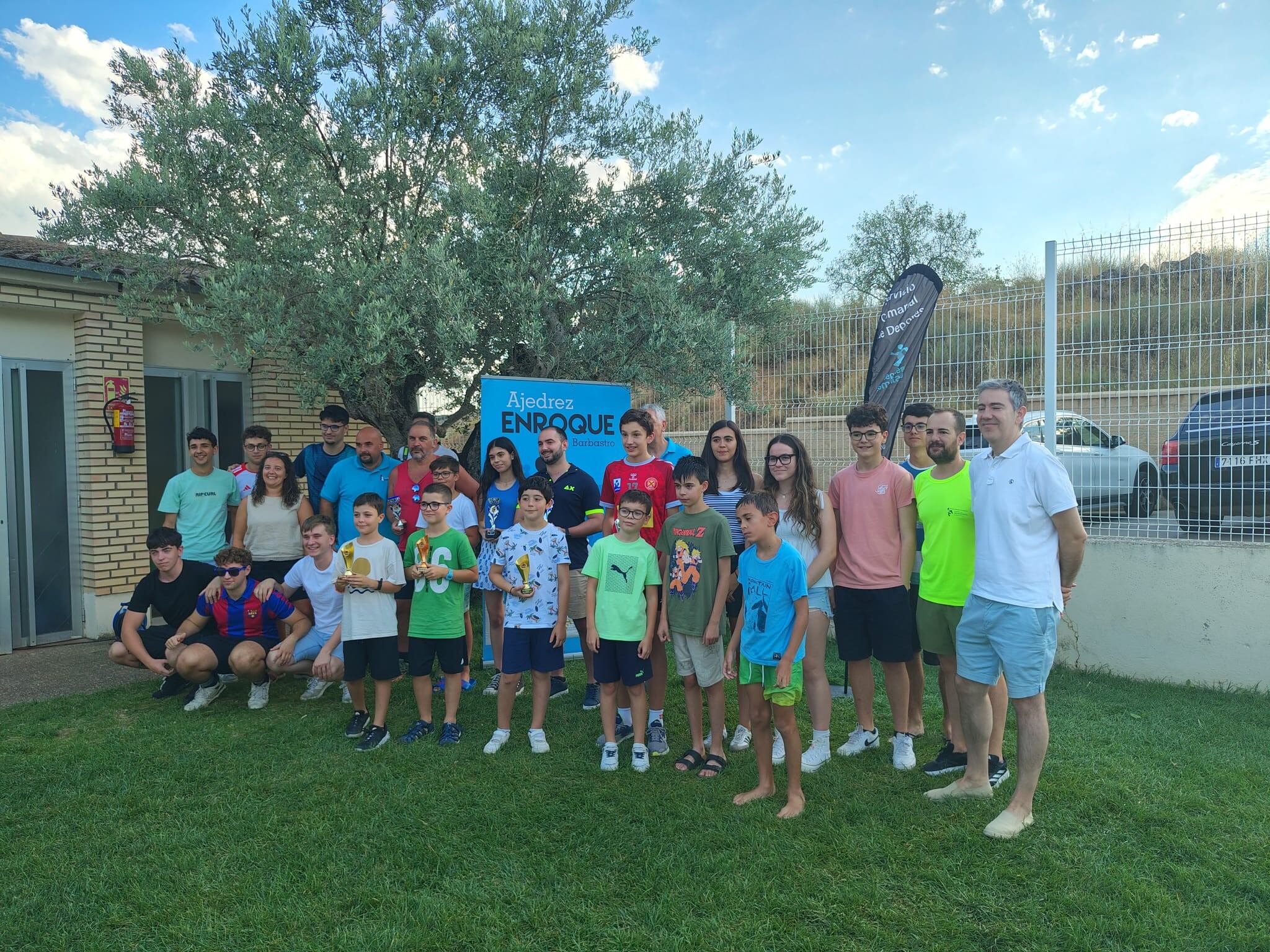Foto de familia de los ganadores en Azara