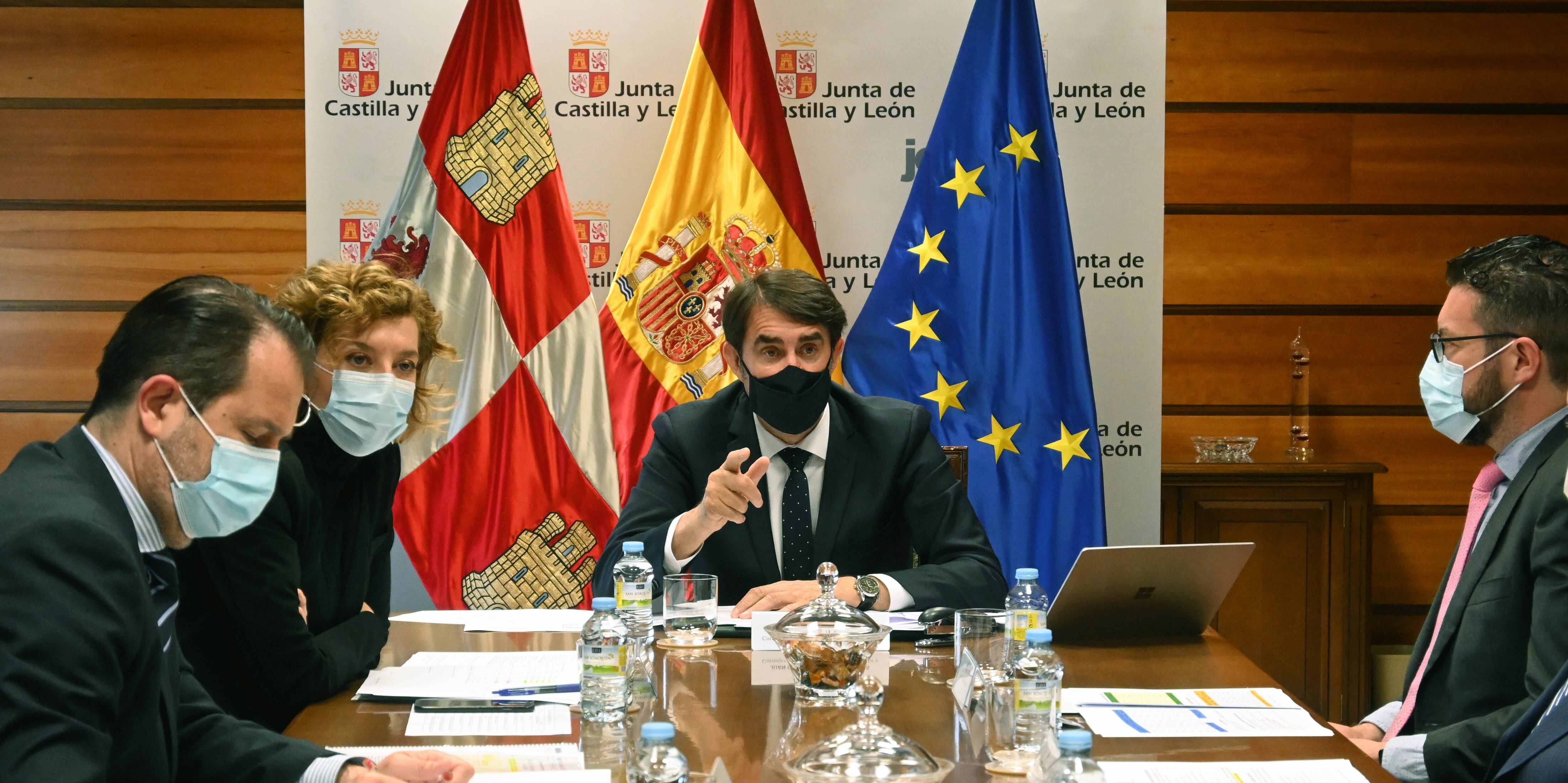 Juan Carlos Suárez-Quiñones, consejero de Medio Ambiente y Vivienda, durante la reunión previa a la presentación de las Ayudas al alquiler de vivienda de 2021 | Junta de Castilla y León