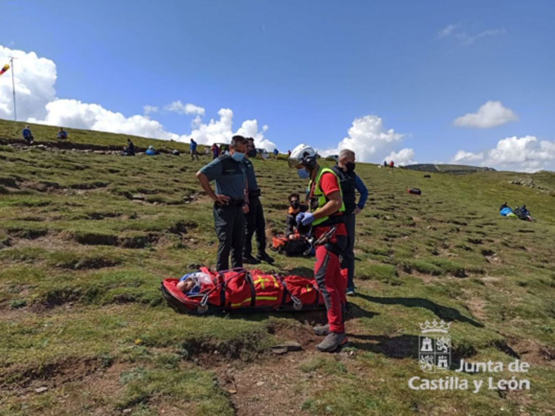 Protección Civil auxilia a un parapentista herido en Arcones