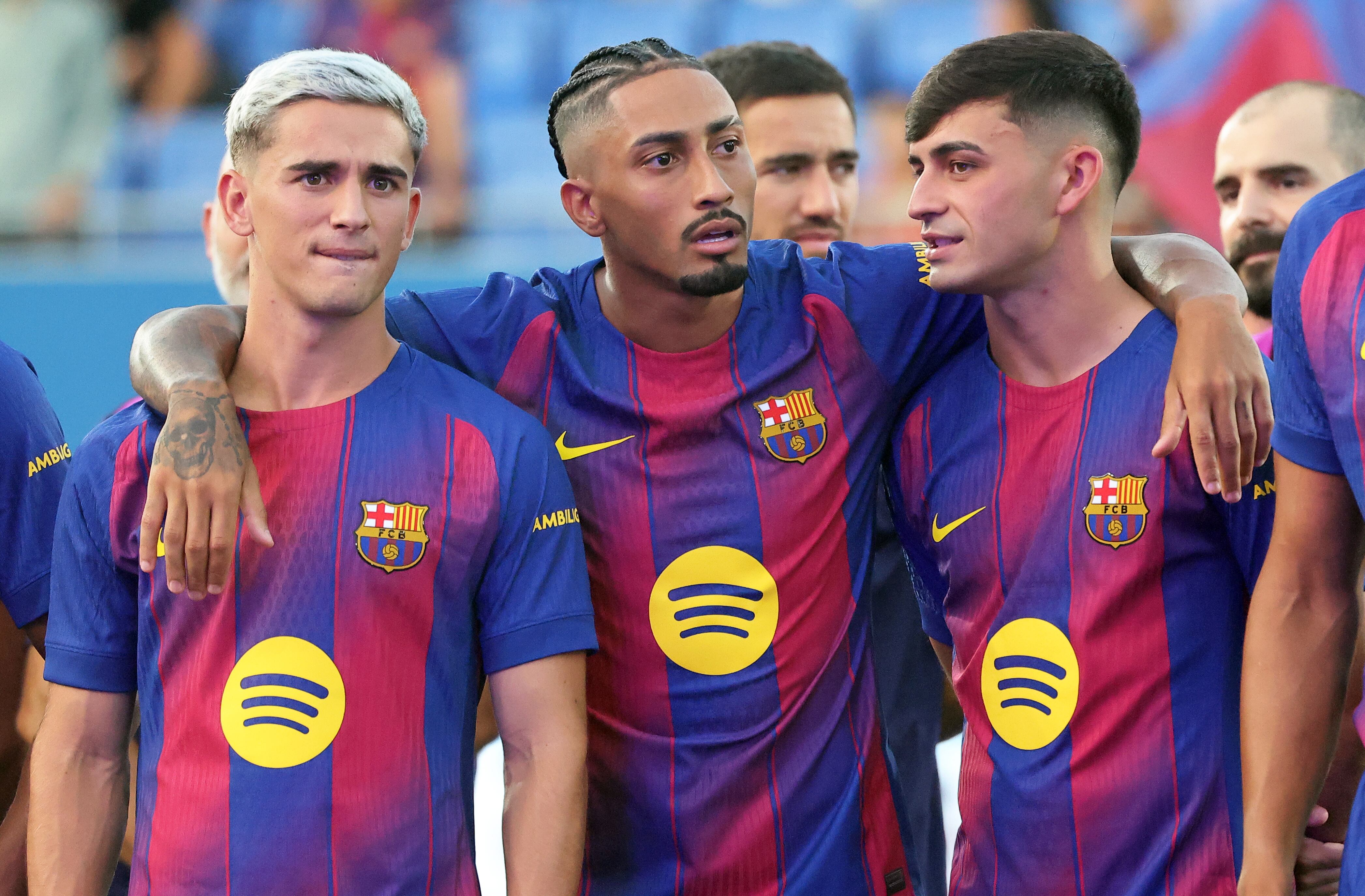 Gavi, Pedri y Raphinha en la presentación del Barça en el Camp Nou
