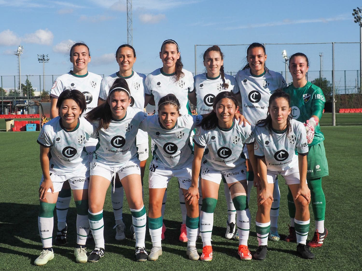 El equipo femenino de la SD Huesca se prepara para una intensa temporada