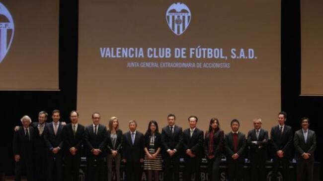 Posan el Consejo de Administración saliente y el entrante