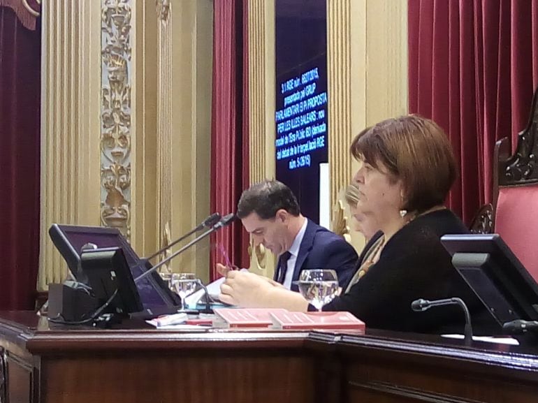 La presidenta del Parlament balear, Xelo Huertas, no ha realizado finalmente ninguna pregunta.