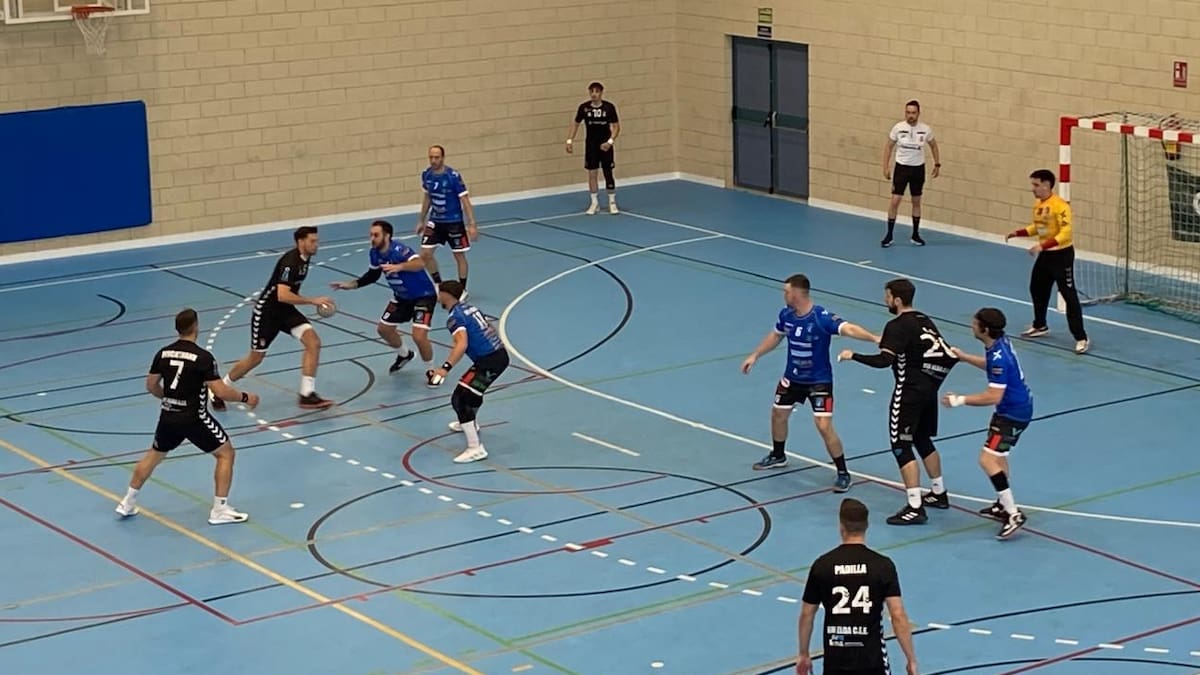 Al Elda - C.E.E. le sobró un cuarto de hora en la pista del Cantera Sur (35-29)