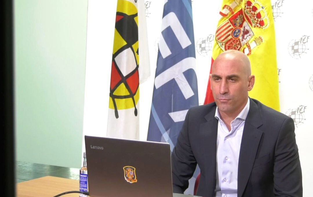 El presidente de la Real Federación Española de Fútbol, Luis Rubiales, se reúne telemáticamente con la UEFA.