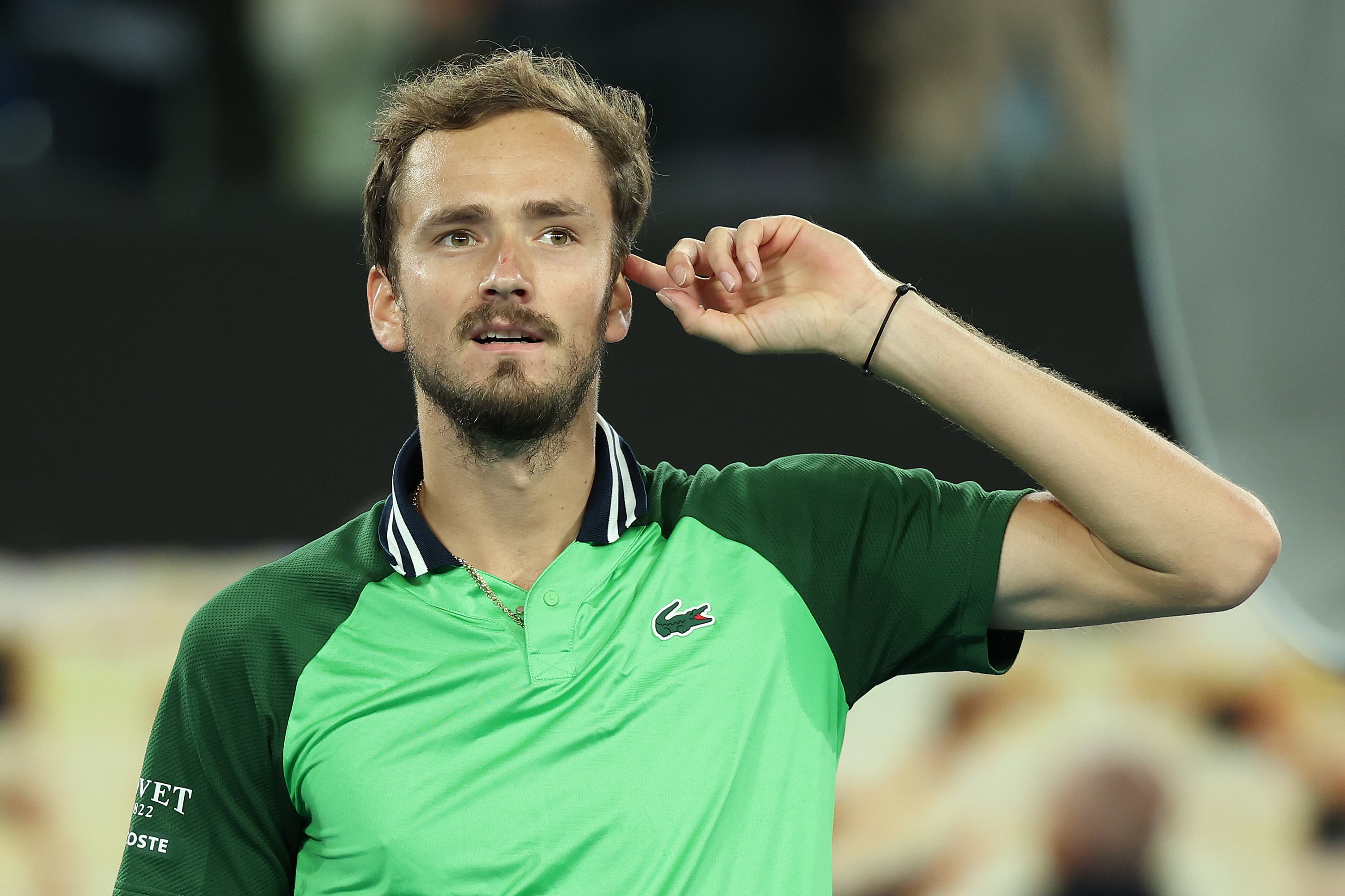 Daniil Medvedev celebra su punto de partido en la Semifinal contra Alexander Zverev en el Australian Open. (Photo by Cameron Spencer/Getty Images)