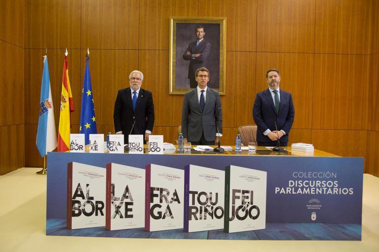 Núñez Feijóo, en el centro, en la presentación del libro de discursos de Fraga