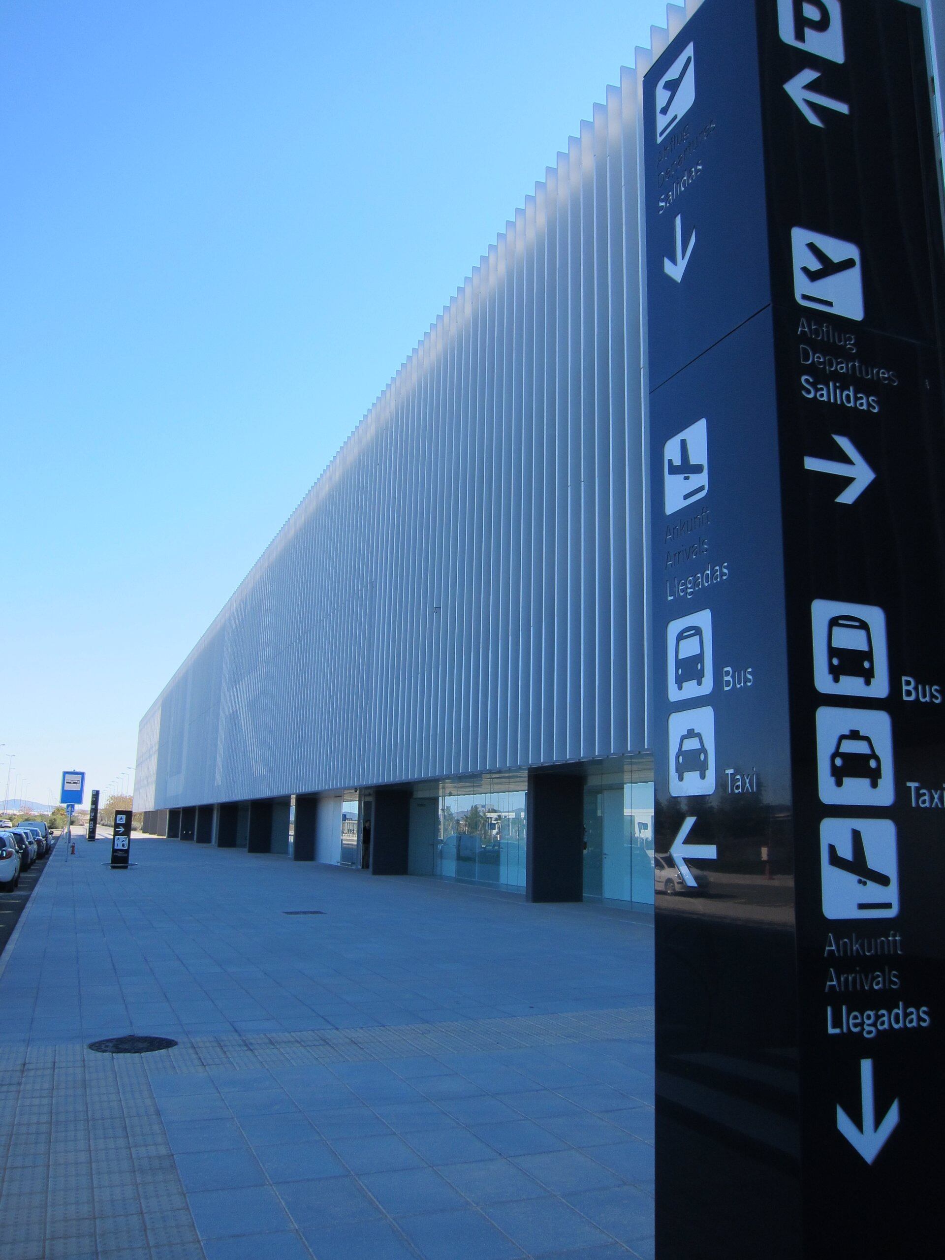 01/01/1980 Aeropuerto de Corvera. Terminal de pasajeros. Aeropuerto Internacional de la Región de Murcia. Avión. Turismo. Torre de control
SOCIEDAD ESPAÑA EUROPA MURCIA TURISMO URBANO