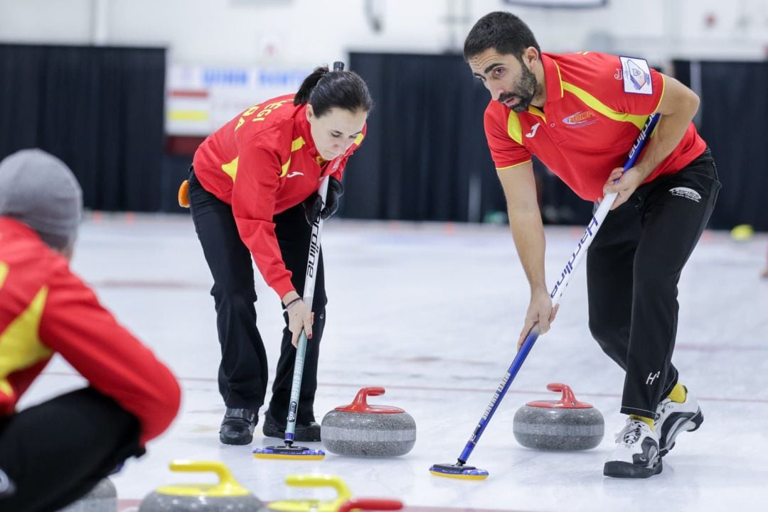 España consigue una histórica medalla de plata en el campeonato del mundo mixto de curling.