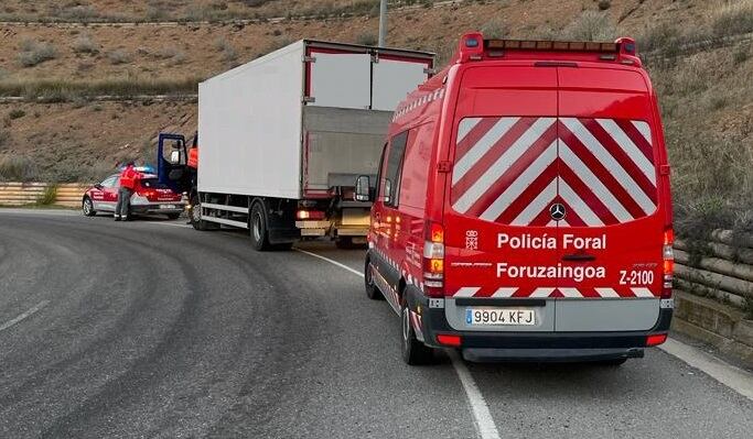 Interceptado un camionero que conducía hablando por teléfono y da positivo en drogas