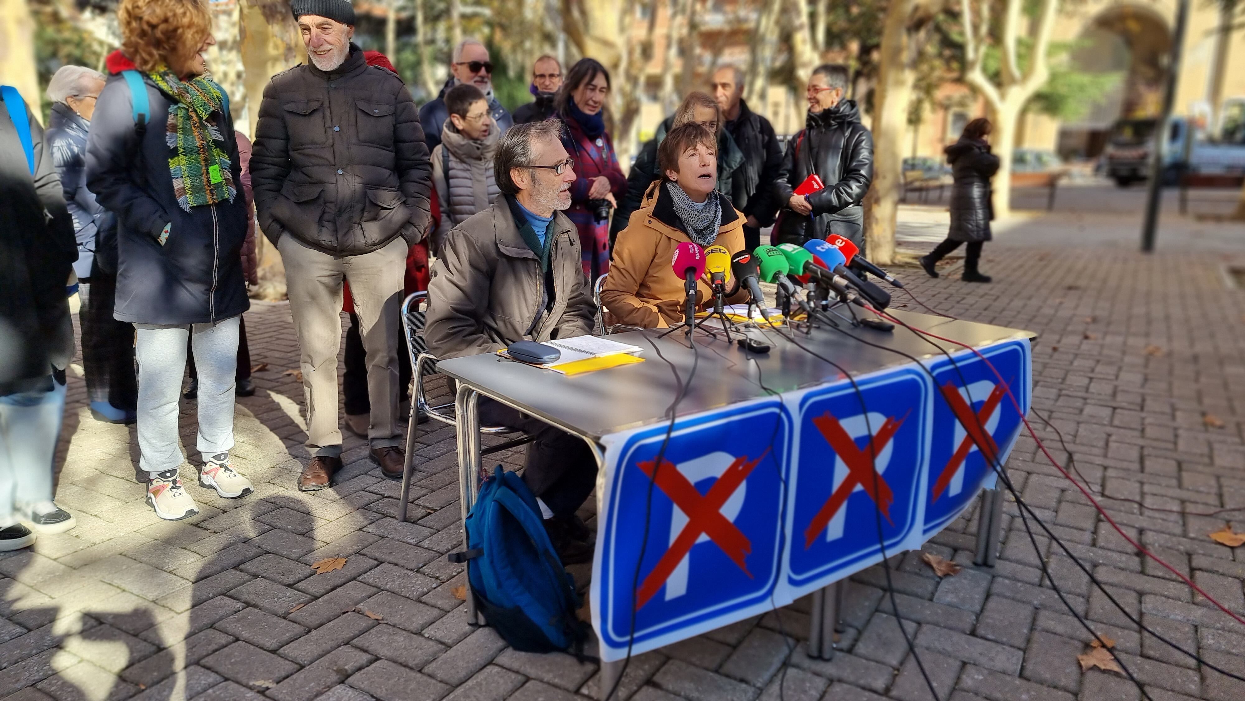 Rueda de prensa de la Plataforma en la Plaza de la Cruz