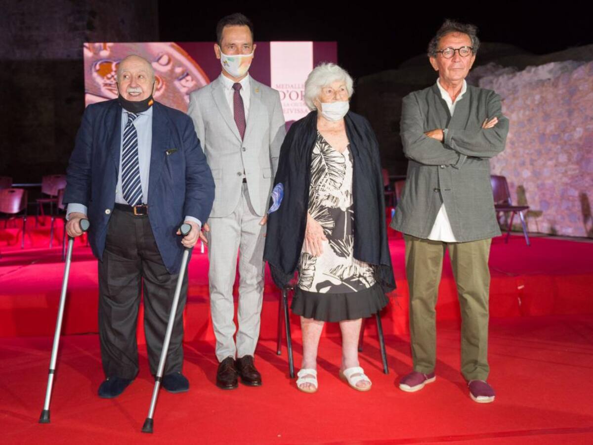 Vila entrega sus Medallas de Oro