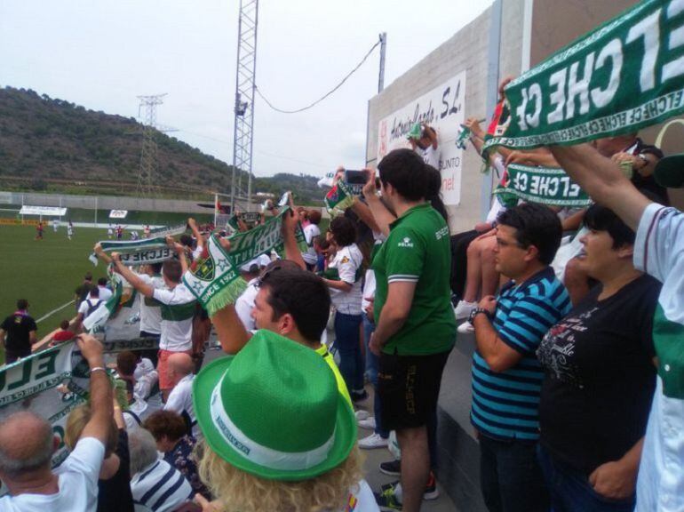 Aficionados del Elche en el campo del At. Saguntino esta temporada