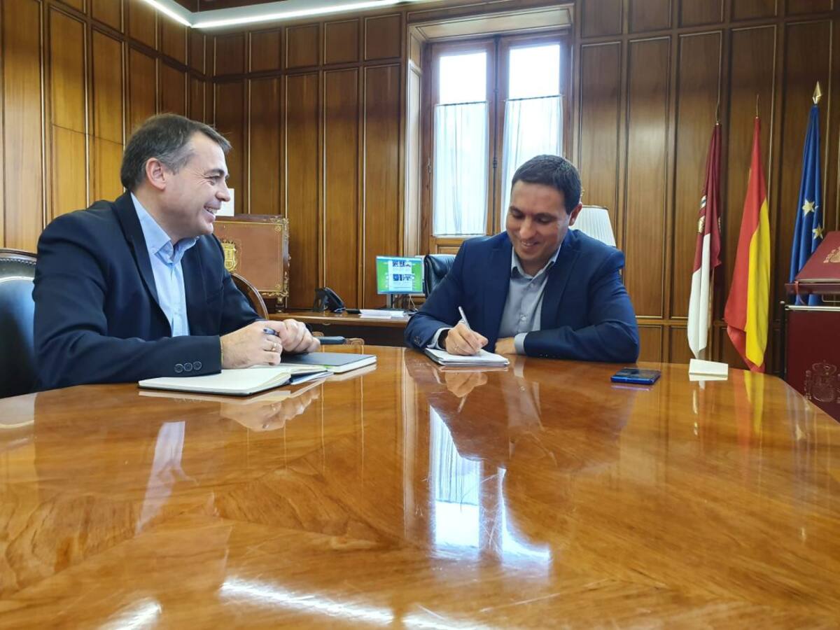 Diputación y Consejería se reúnen para coordinan el Plan de Empleo de la Junta
