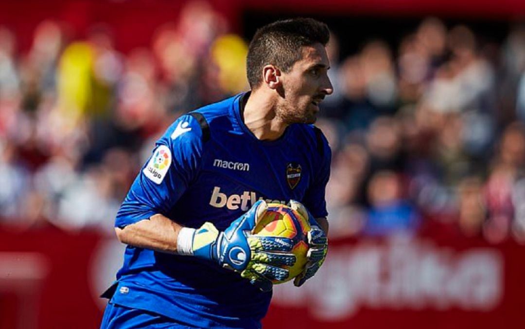 Oier Olazábal con la camiseta del Levante