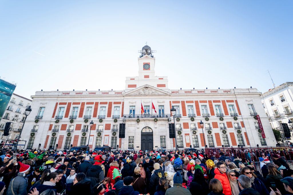 Varias personas durante las Preuvas en la Puerta del Sol, el 31 de diciembre de 2024 en Madrid, España.
