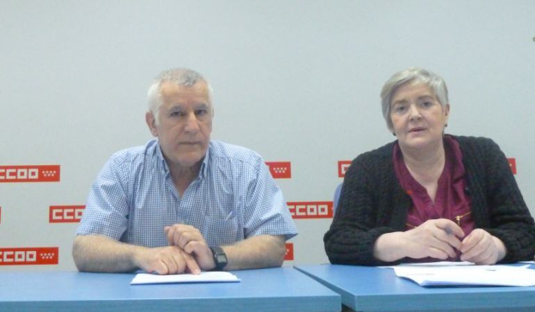 Mariano Maroto, autor del informe, e Isabel Martínez, secretaria general de CCOO en la comarca sur, en la presentación de los datos