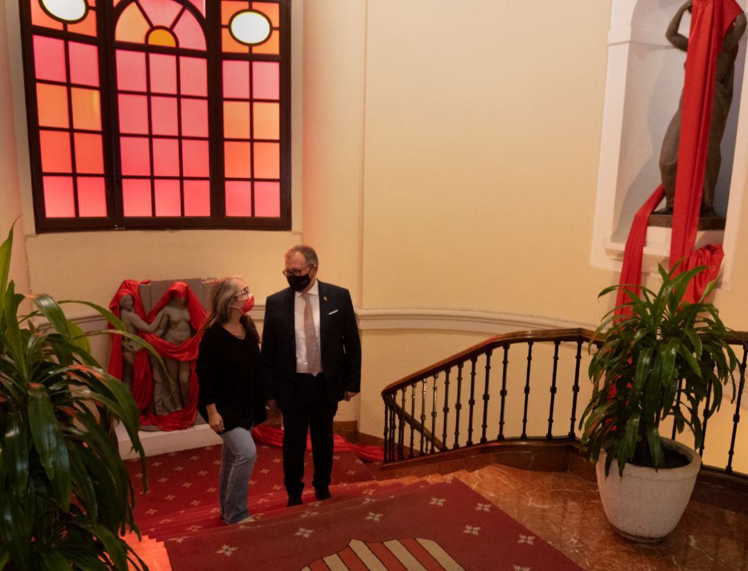 Imagen de la Diputación con el presidente de la institución provincial José Martí